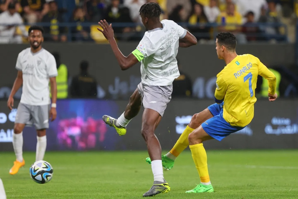 Bị hạ thấp vai trò ở tuyển Bồ Đào Nha, Ronaldo lập hat-trick tại Al Nassr - 1