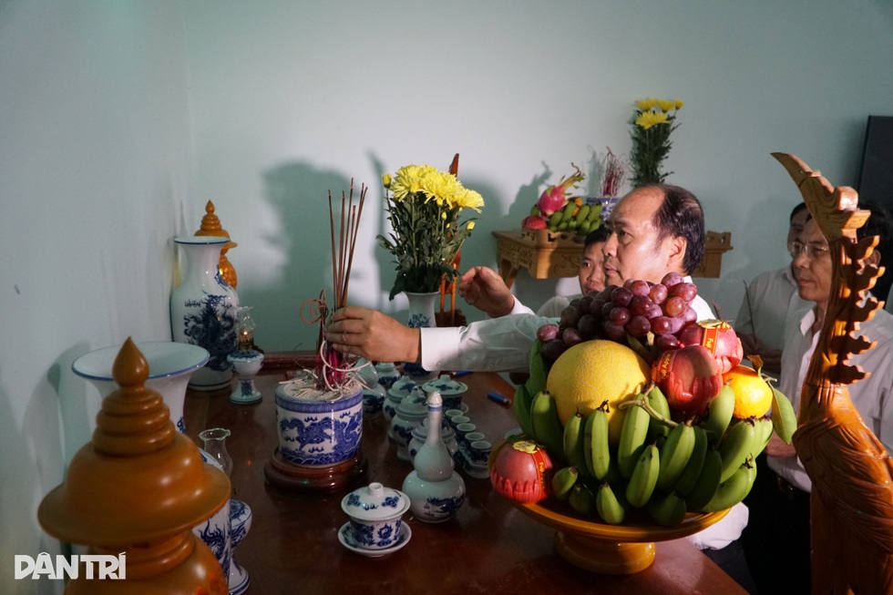 Phó Thủ tướng Nguyễn Hòa Bình thăm, tặng quà người có công tại Thanh Hóa - 3 Phó Thủ tướng Nguyễn Hòa Bình thăm, tặng quà người có công tại Thanh Hóa - 3