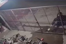 Mâu thuẫn chuyện làm ăn, mang xăng sang đốt nhà hàng xóm