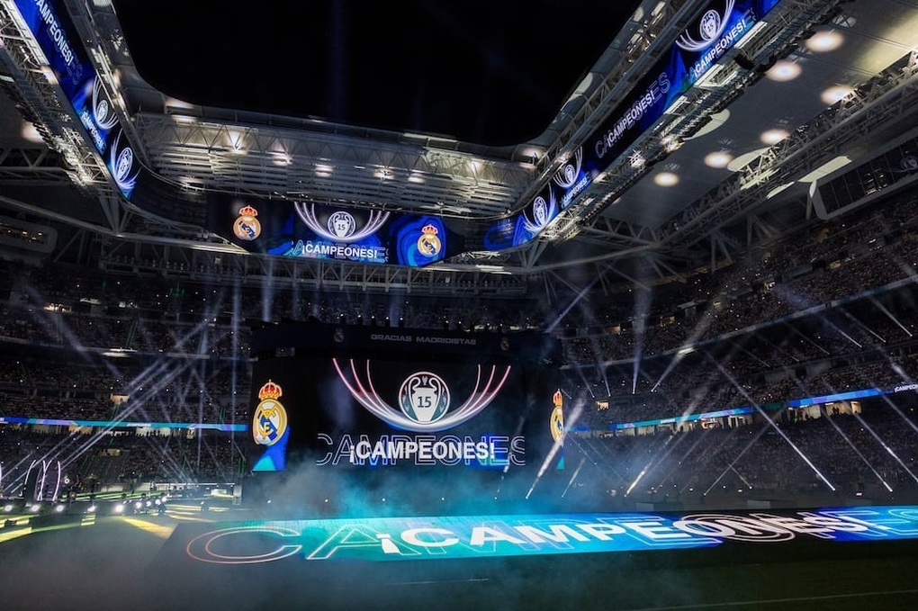 Biển người đổ ra đường ăn mừng cúp vô địch Champions League của Real Madrid - 14 Biển người đổ ra đường ăn mừng cúp vô địch Champions League của Real Madrid - 14