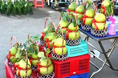 Mai dán tường, bưởi hồ lô... tràn phố 