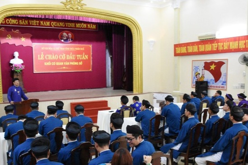 Một cơ quan nhà nước chia đều tiền thưởng Tết tới cán bộ, nhân viên - 1 Một cơ quan nhà nước chia đều tiền thưởng Tết tới cán bộ, nhân viên - 1