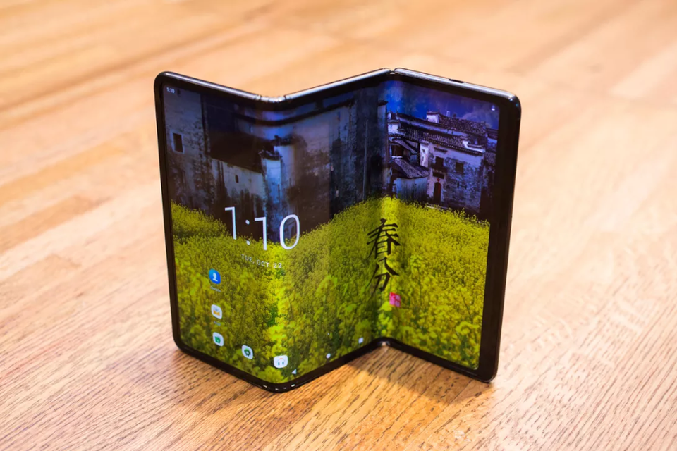 Cận cảnh smartphone màn hình gập 3 và smartphone trượt để mở rộng màn hình - 1 Cận cảnh smartphone màn hình gập 3 và smartphone trượt để mở rộng màn hình - 1
