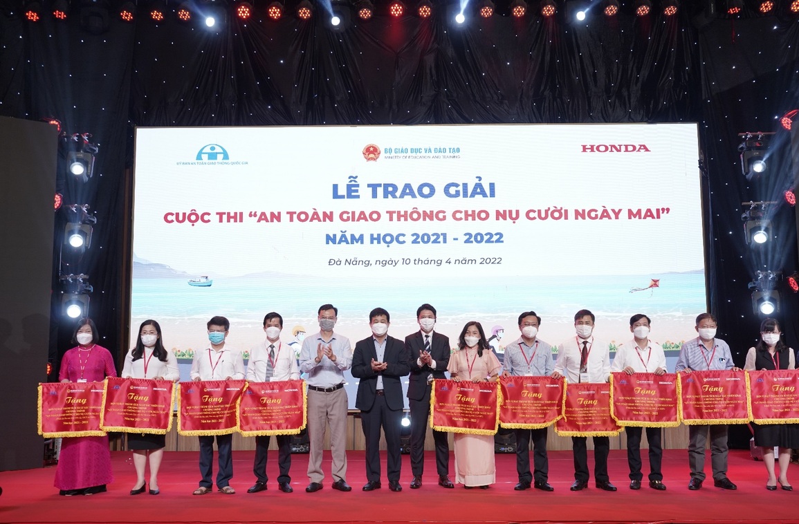 Lễ trao giải cuộc thi ATGT cho nụ cười ngày mai năm học 2021 - 2022 - 4 Lễ trao giải cuộc thi ATGT cho nụ cười ngày mai năm học 2021 - 2022 - 4