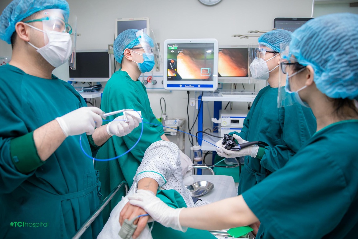 Đột phá công nghệ nội soi tiêu hóa, cùng lúc phát hiện và xử lý ung thư giai đoạn sớm - 2 Đột phá công nghệ nội soi tiêu hóa, cùng lúc phát hiện và xử lý ung thư giai đoạn sớm - 2