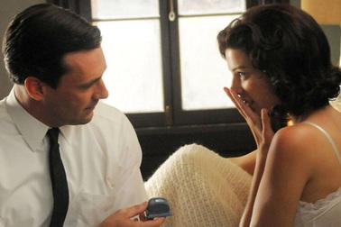 Vị hôn phu giàu có bảo tôi bỏ tiền mua nhẫn cưới