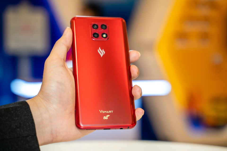 Người dùng háo hức trải nghiệm điện thoại Vsmart 5G Make in Vietnam - 2 Người dùng háo hức trải nghiệm điện thoại Vsmart 5G Make in Vietnam - 2