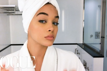 Jasmine Sanders hướng dẫn trang điểm
