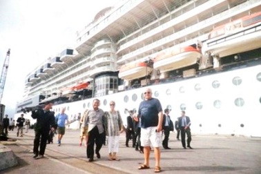 Siêu du thuyền hạng sang “xông đất” Huế đầu năm