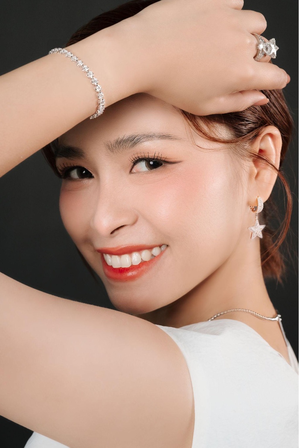 Hơn ba thập kỷ Hoàng Thứ Jewelry kết tạo trang sức cho phái đẹp tỏa sáng - 1 Hơn ba thập kỷ Hoàng Thứ Jewelry kết tạo trang sức cho phái đẹp tỏa sáng - 1