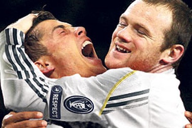 C. Ronaldo gạ gẫm Rooney gia nhập Real Madrid