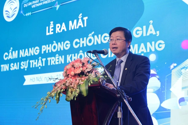 Ra mắt cẩm nang phòng chống tin giả, sai sự thật trên không gian mạng