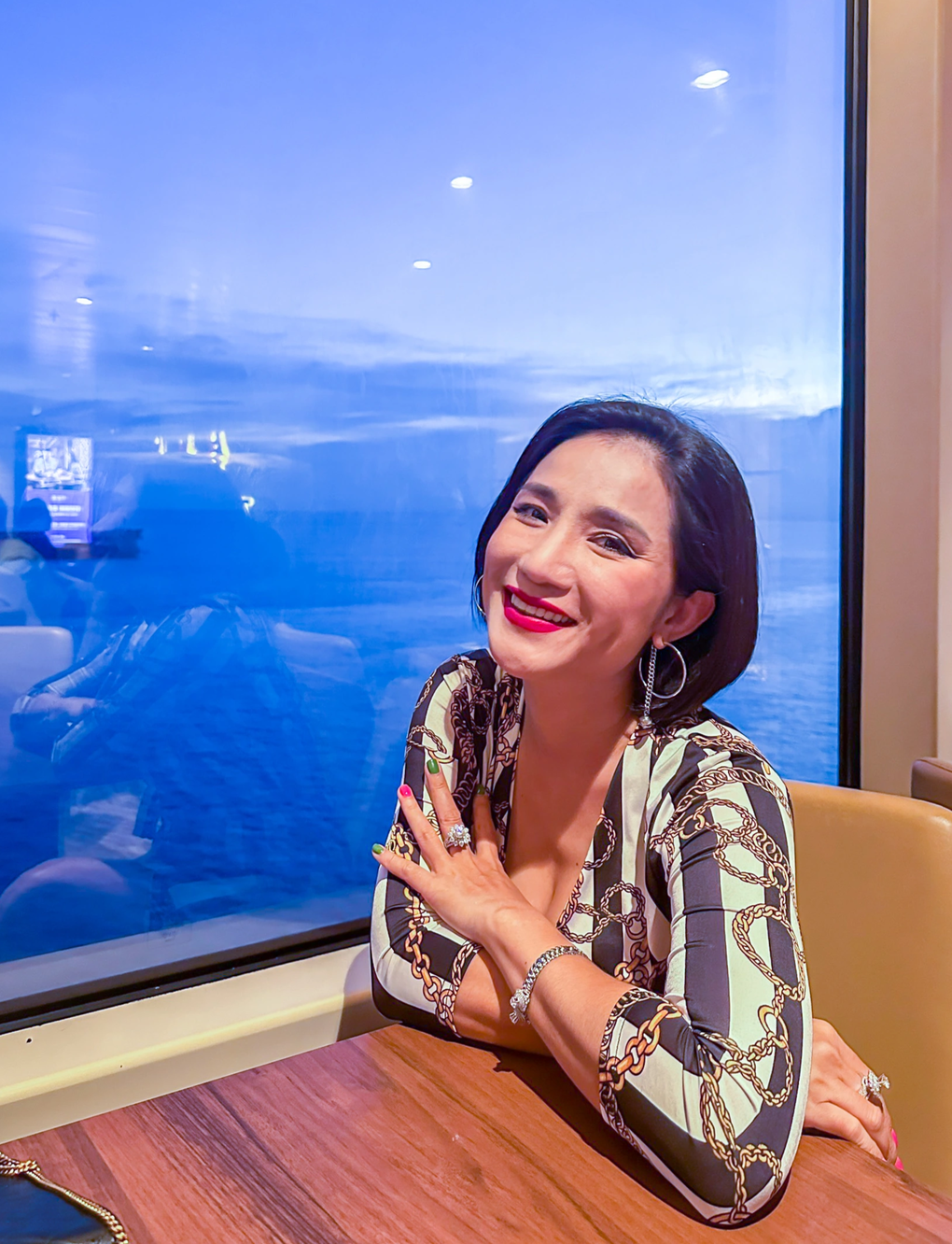 Cát Tường khoe loạt ảnh nghỉ dưỡng trên du thuyền 16 tầng xa hoa - 3 Cát Tường khoe loạt ảnh nghỉ dưỡng trên du thuyền 16 tầng xa hoa - 3