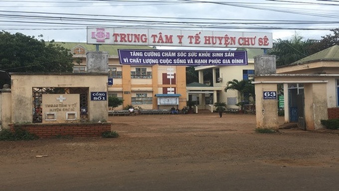 Hiện 3 em nhỏ đang được điều trị tại Trung tâm y tế huyện Chư Sê. Ảnh T.H