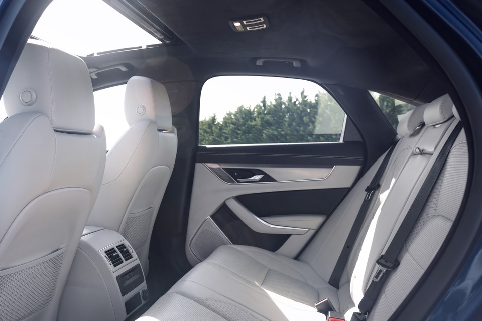 Jaguar XF 2021 đã sẵn sàng, thêm lựa chọn trong phân khúc sedan hạng sang - 13 Jaguar XF 2021 đã sẵn sàng, thêm lựa chọn trong phân khúc sedan hạng sang - 13