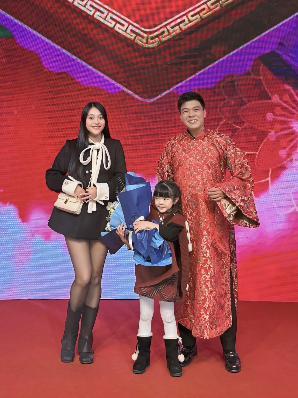 Trung Ruồi từng không có 3.000 đồng uống trà đá, kể góc khuất ở Táo quân - 5 Trung Ruồi từng không có 3.000 đồng uống trà đá, kể góc khuất ở Táo quân - 5