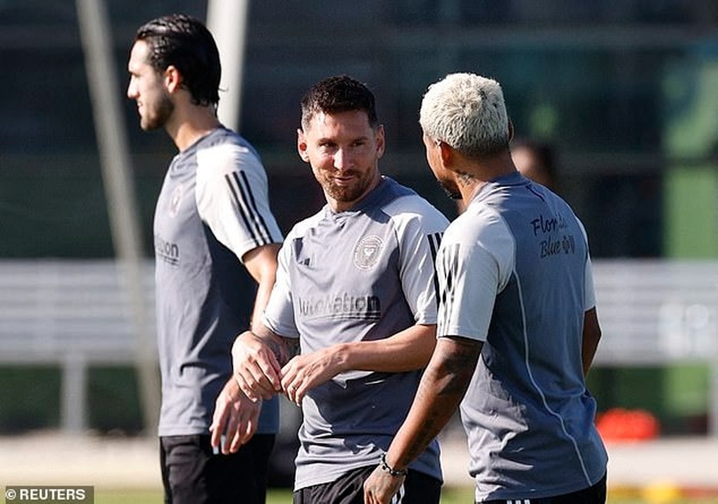 Messi phấn khích trong buổi tập luyện trước trận ra mắt Inter Miami - 3 Messi phấn khích trong buổi tập luyện trước trận ra mắt Inter Miami - 3