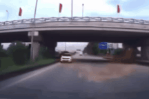 Phạt tài xế "liều mạng" lái ô tô đi ngược chiều cao tốc Hà Nội - Bắc Giang