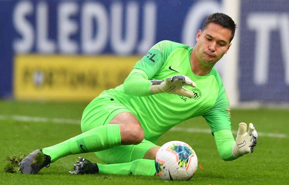 Filip Nguyễn: Từ nhân viên giao hàng đến thủ môn hàng đầu Europa League - 1 Filip Nguyễn: Từ nhân viên giao hàng đến thủ môn hàng đầu Europa League - 1