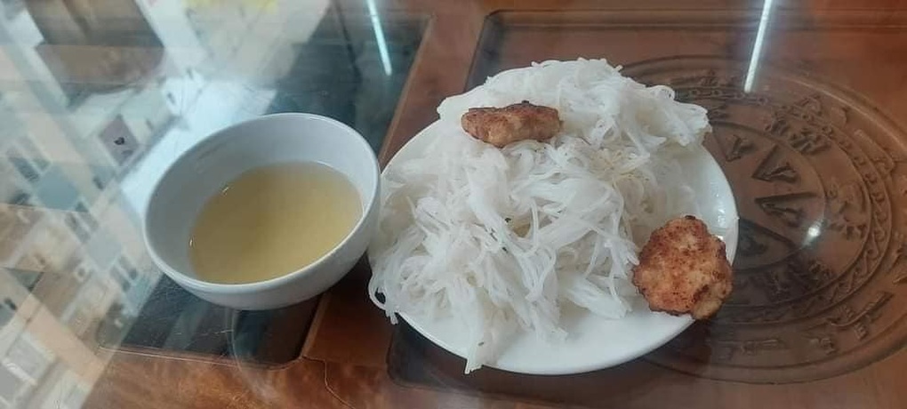 Vụ bún chả 35.000 đồng: Ở đây chúng tôi bán thế thì hôm sau đóng cửa - 8 Vụ bún chả 35.000 đồng: Ở đây chúng tôi bán thế thì hôm sau đóng cửa - 8