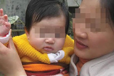 Chồng lặn lội tìm đứa con riêng bị bỏ rơi từ 8 năm trước của... vợ 