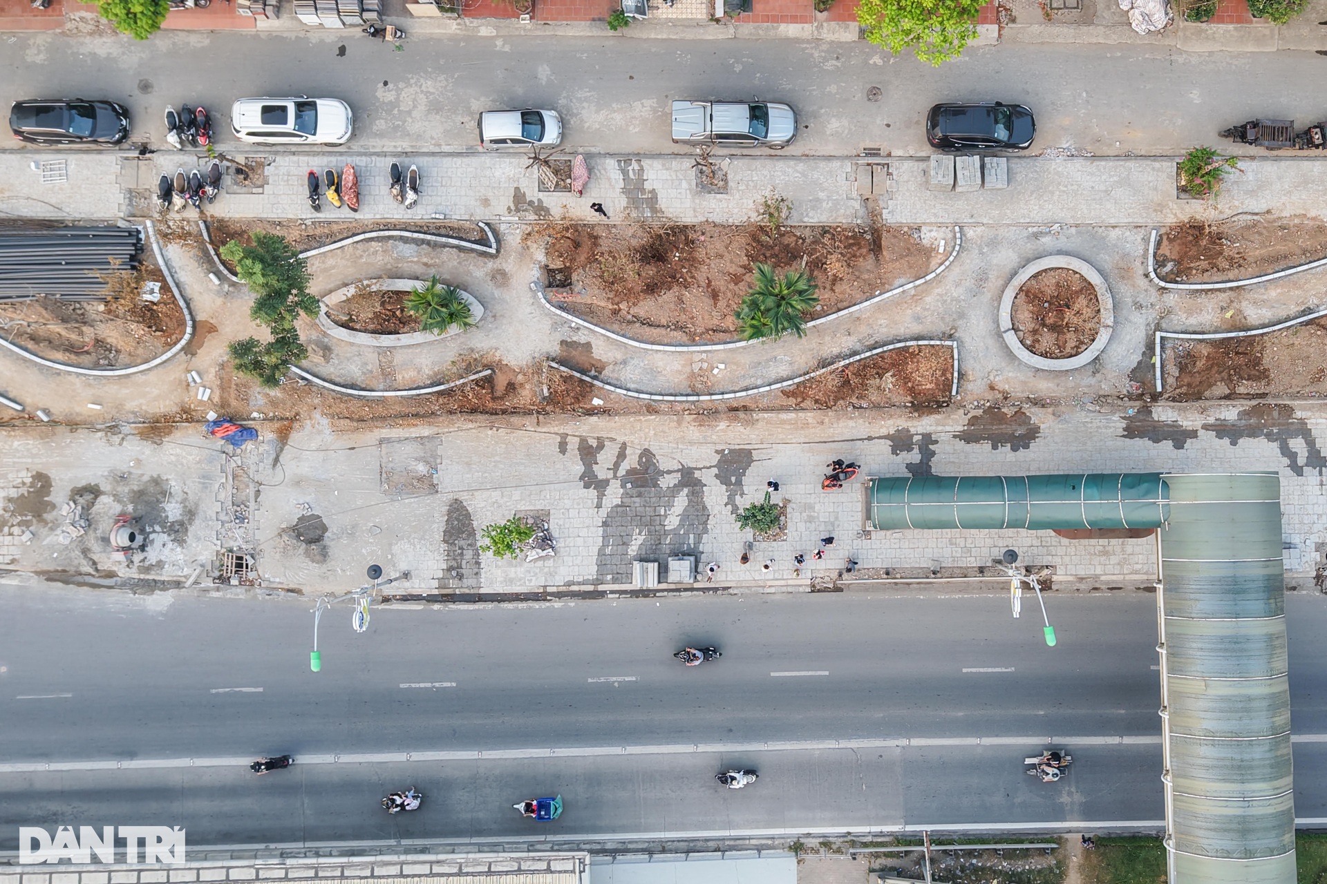 Hà Nội ngổn ngang lát đá vỉa hè dịp cuối năm - 2 Hà Nội ngổn ngang lát đá vỉa hè dịp cuối năm - 2