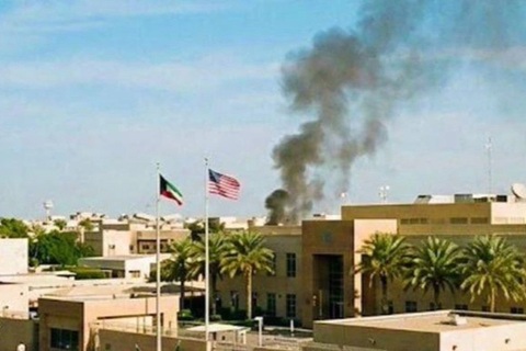 Khói bốc lên từ Đại sứ quán Mỹ tại Kuwait