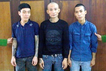 Đi đòi nợ, cầm súng và dao xông vào quán game đập phá