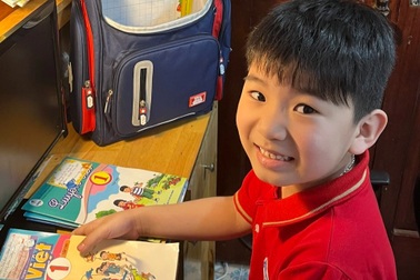 Phụ huynh tưng bừng "ngày giải phóng", con vui vì thoát cảnh học online