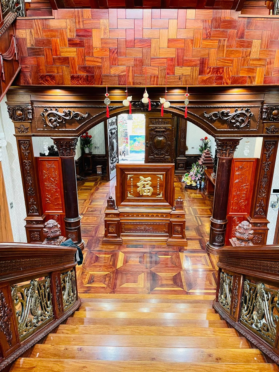 Choáng ngợp biệt thự siêu sang, nội thất dát toàn gỗ quý ở Bắc Ninh - 6 Choáng ngợp biệt thự siêu sang, nội thất dát toàn gỗ quý ở Bắc Ninh - 6