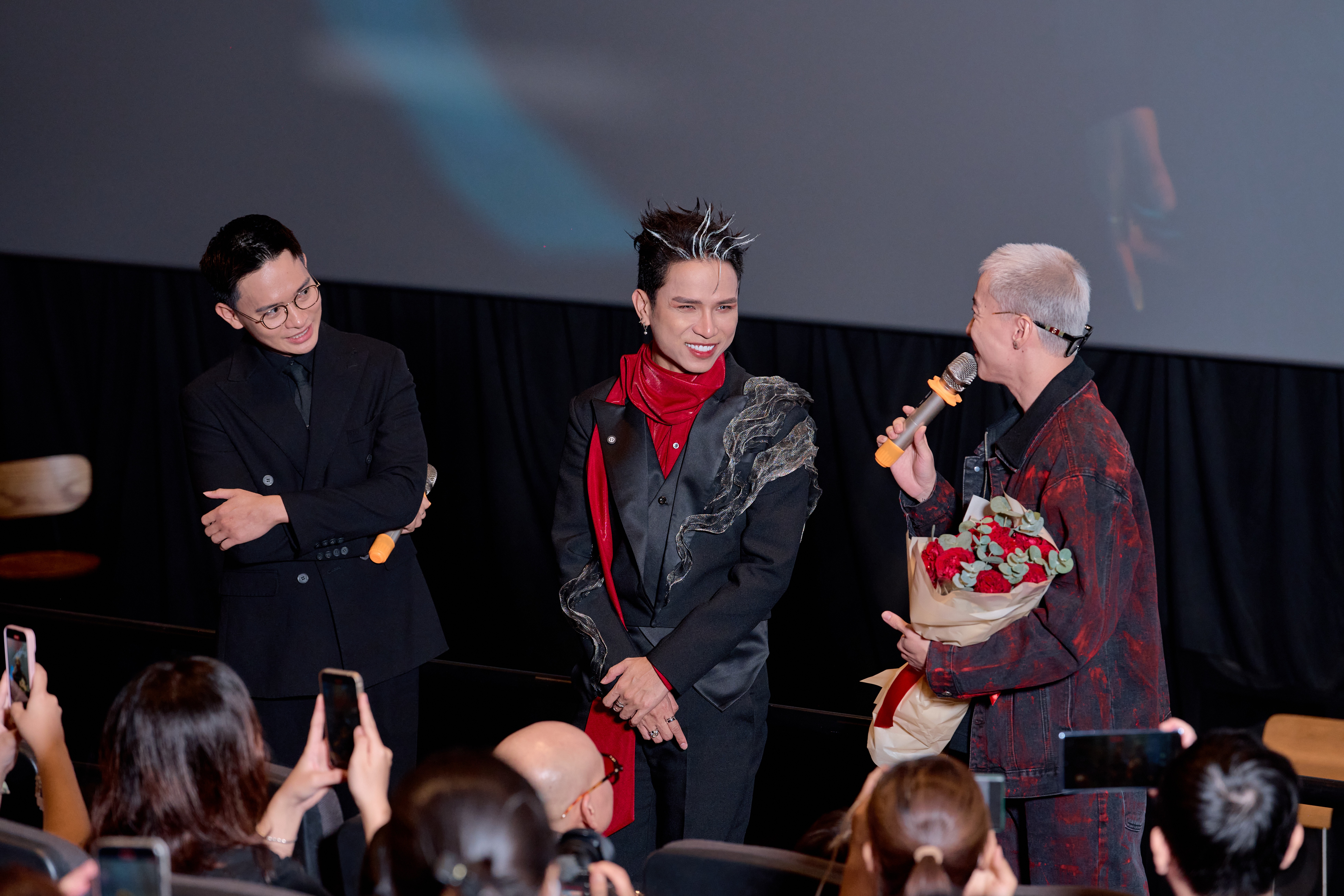 Neko Le memasuki industri menyanyi setelah Brother Mengatasi Ribuan Tantangan - 1 Neko Lê lấn sân làm ca sĩ sau Anh trai vượt ngàn chông gai - 1