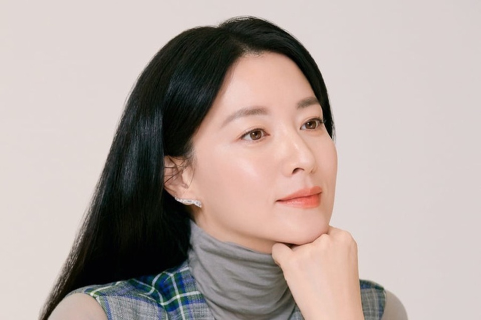 Lộ dấu hiệu lão hóa khi để mặt “mộc”, Lee Young Ae vẫn được khen - 9 Lộ dấu hiệu lão hóa khi để mặt “mộc”, Lee Young Ae vẫn được khen - 9