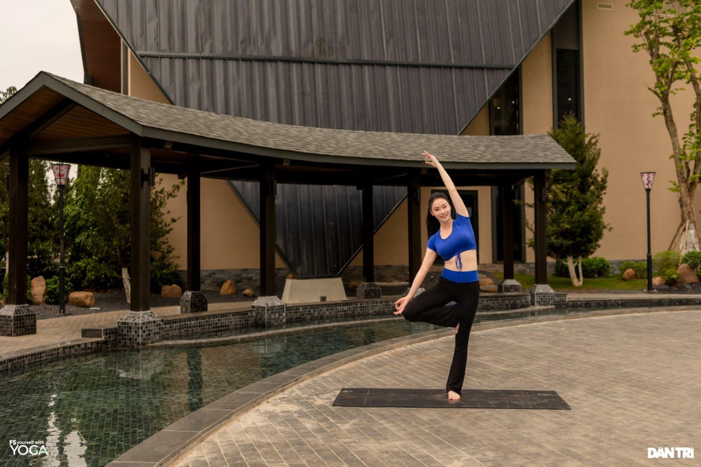 Quách Thu Phương trẻ đẹp khó tin ở tuổi 46 nhờ chăm tập yoga - 2 Quách Thu Phương trẻ đẹp khó tin ở tuổi 46 nhờ chăm tập yoga - 2