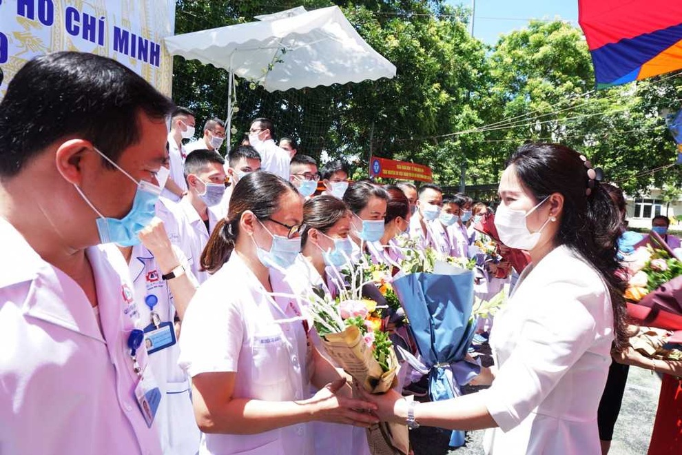 70 y bác sĩ Quảng Ninh lên đường chi viện TPHCM - 2 70 y bác sĩ Quảng Ninh lên đường chi viện TPHCM - 2