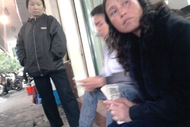 “Chợ USD” vỉa hè hoạt động sôi nổi 