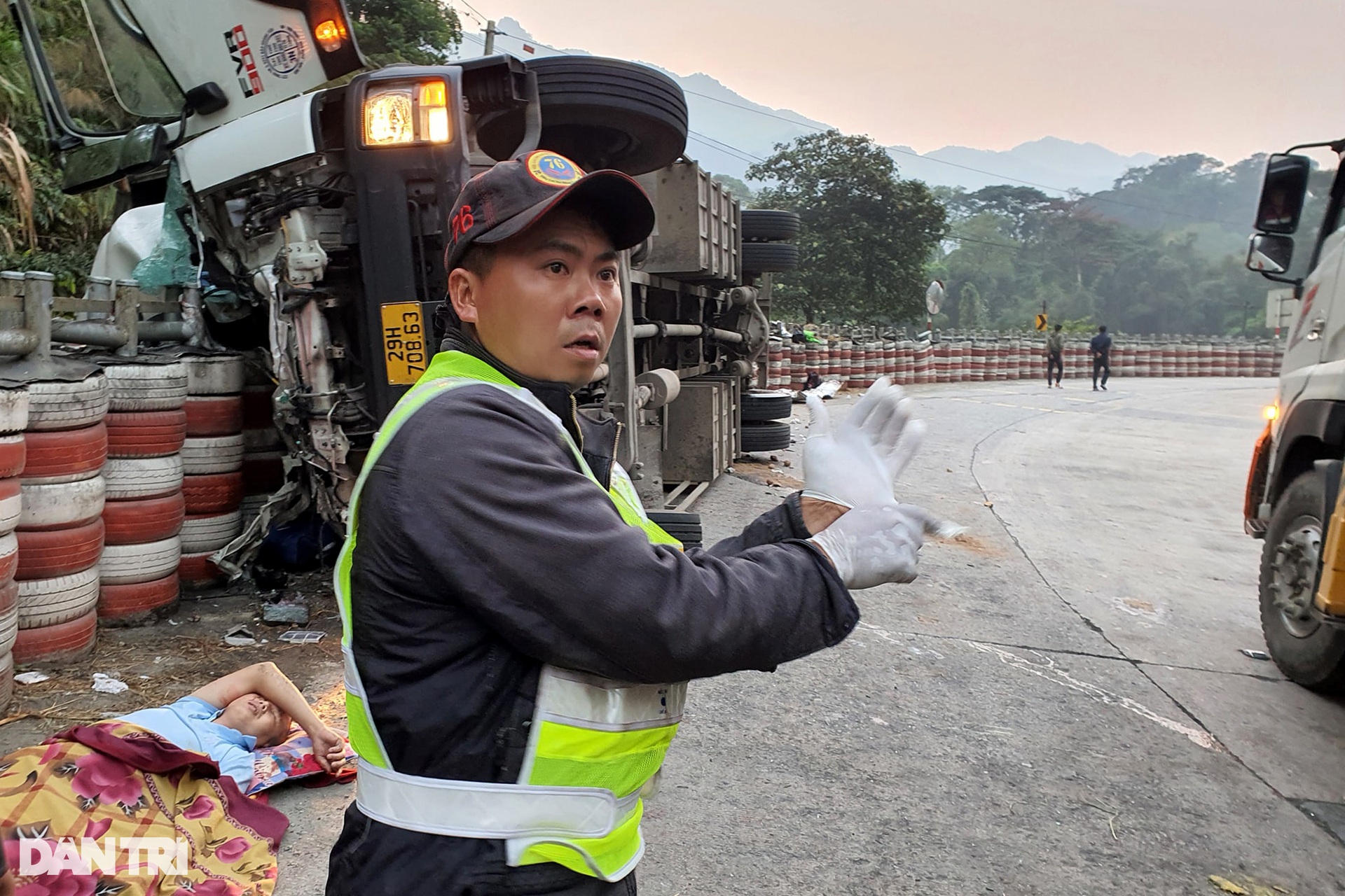 Đội SOS trên cung đường đèo tử thần ở Kon Tum - 11 Đội SOS trên cung đường đèo tử thần ở Kon Tum - 11