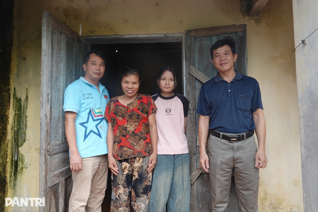 Mẹ tâm thần, bố ốm đau, nữ sinh hiếu học lo đứt gánh ươc mơ giảng đường - 4