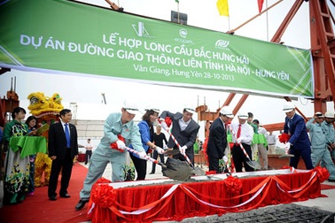 Hợp long cầu Bắc Hưng Hải trị giá 500 tỷ đồng