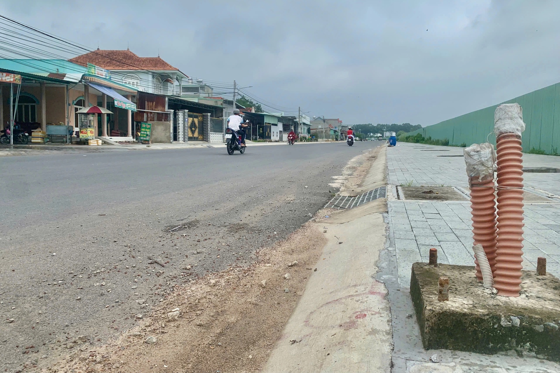 View - Đường dài 3km ở Bình Dương làm 4 năm chưa xong | Báo Dân trí