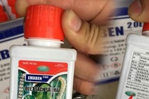 Bé trai 2 tuổi ho sặc sụa, nôn dịch màu xanh vì uống nhầm thuốc trừ sâu