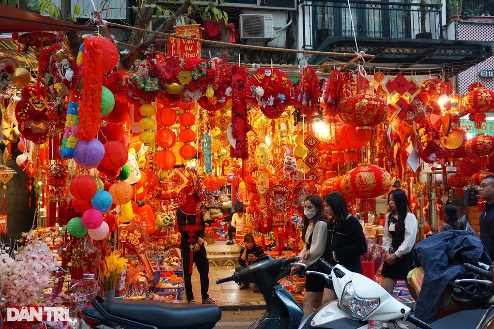 Giới trẻ rủ nhau lên phố chụp hình lưu giữ không khí Tết ở Hà Nội - 1 Giới trẻ rủ nhau lên phố chụp hình lưu giữ không khí Tết ở Hà Nội - 1
