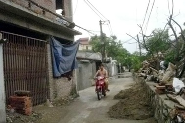 Thi nhau bán đất, xây nhà trên đất lưu không đường tàu