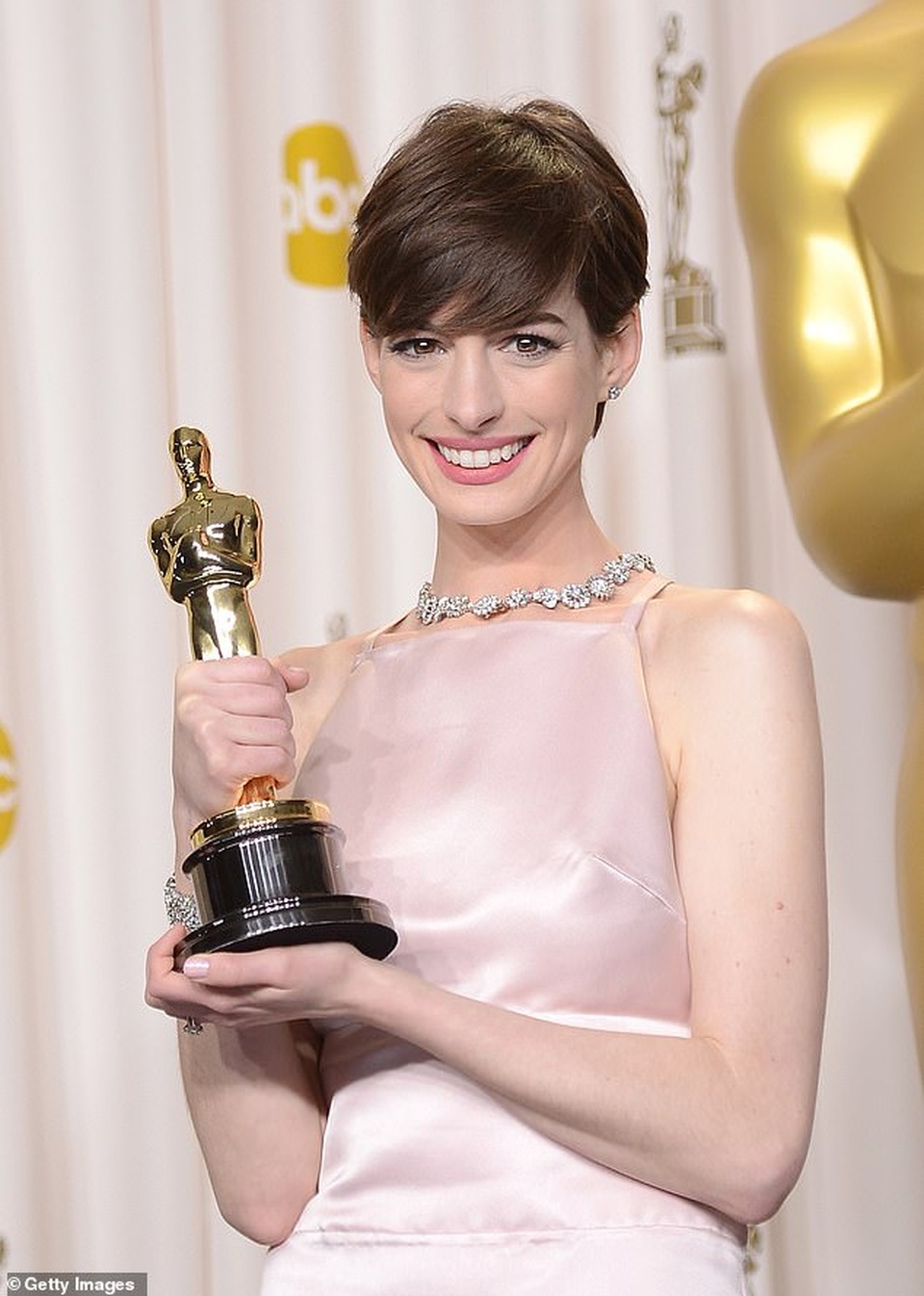 Anne Hathaway becomes more mature after being hated and ostracized - 2