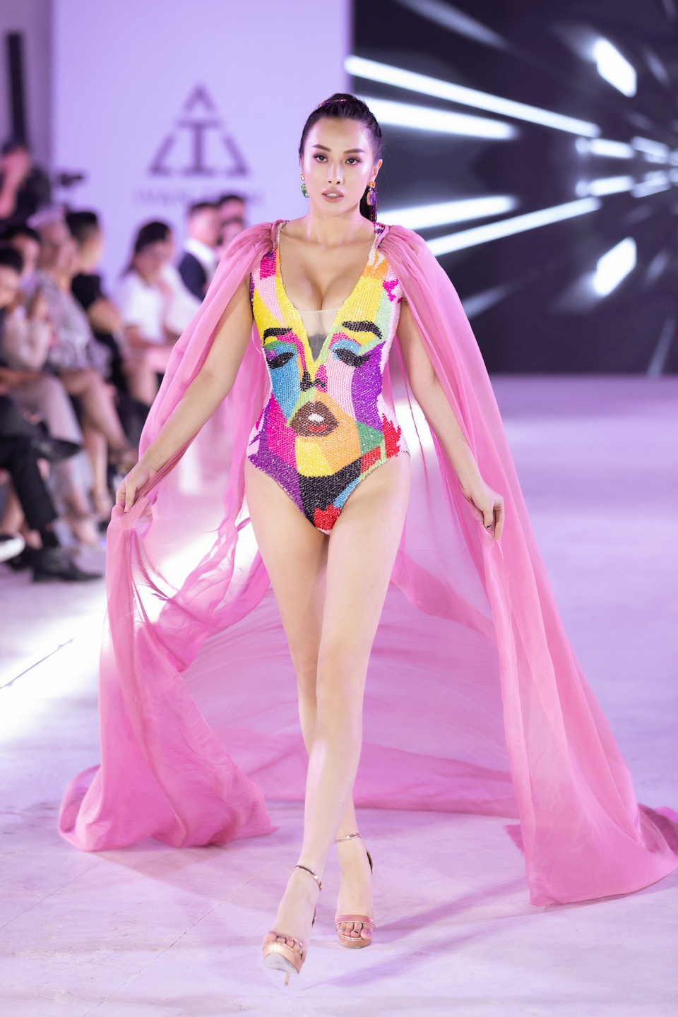 Yaya Trương Nhi quyến rũ khi lần đầu làm vedette thời trang - 6 Yaya Trương Nhi quyến rũ khi lần đầu làm vedette thời trang - 6