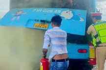 Xe khách giường nằm bốc cháy trên cao tốc TPHCM - Trung Lương