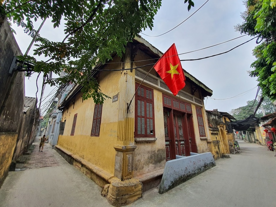 Cận cảnh ngôi nhà “đỏ rực” nổi tiếng nhất nhì làng cổ Cự Đà - 2 Cận cảnh ngôi nhà “đỏ rực” nổi tiếng nhất nhì làng cổ Cự Đà - 2