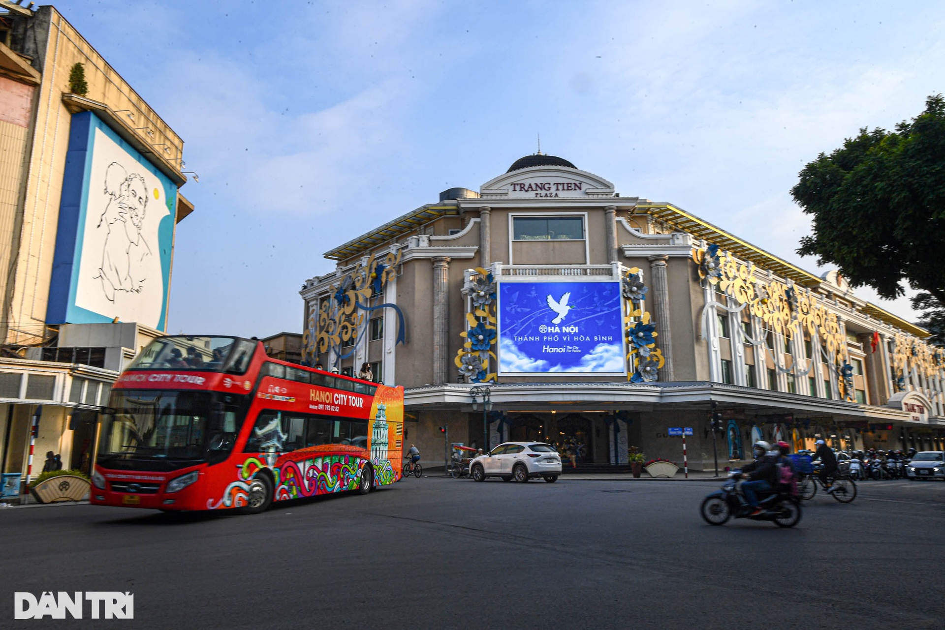 Người dân Thủ đô ra đường vui chơi ngày cuối kỳ nghỉ Tết Dương lịch - 11 Người dân Thủ đô ra đường vui chơi ngày cuối kỳ nghỉ Tết Dương lịch - 11