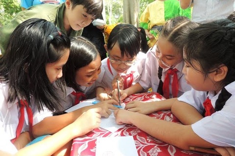 Cô giáo con lạ quá!