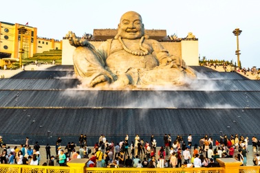 Du khách nô nức về dự loạt lễ hội lớn tại núi Bà Đen và Tòa Thánh