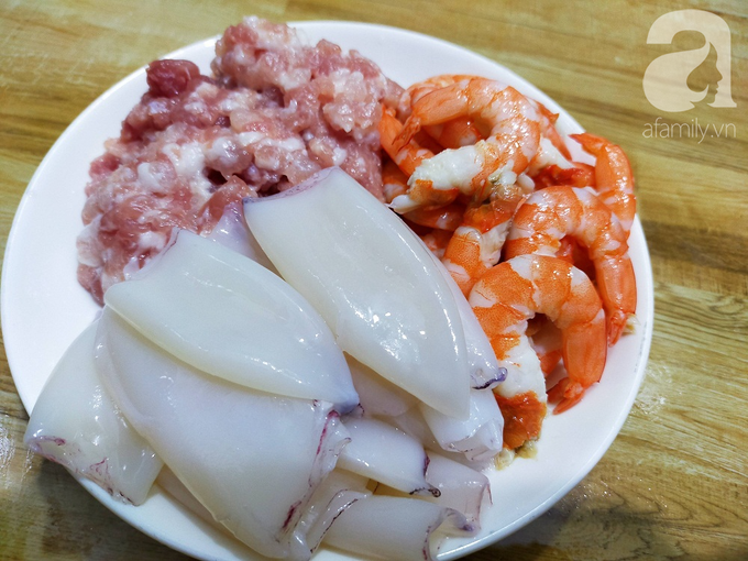 Mẹ 8x Hải Phòng chia sẻ cách làm nem hải sản cực chất, ai thử cũng khen tấm tắc! - Ảnh 1. Mẹ 8x Hải Phòng chia sẻ cách làm nem hải sản cực chất, ai thử cũng khen tấm tắc! - Ảnh 1.
